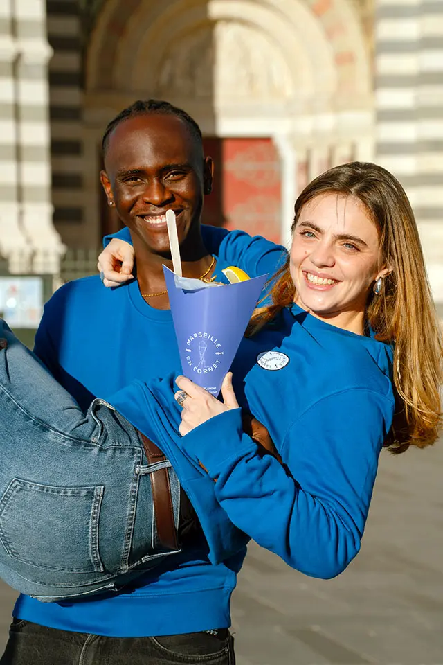 Le sweat shirt unisexe en couple